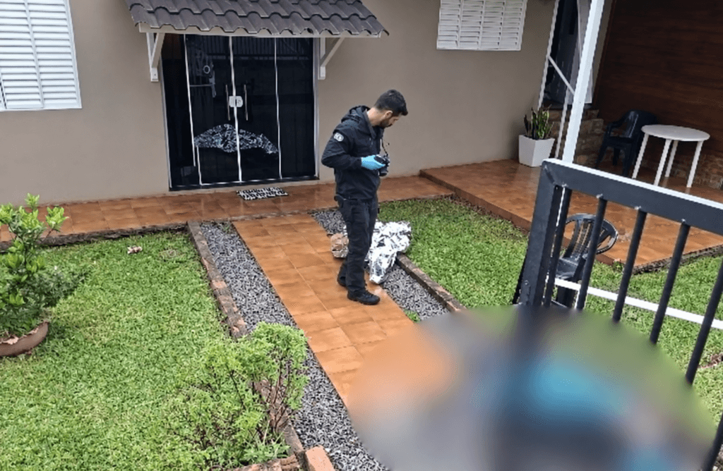 Marido morre após atirar contra a esposa e depois disparar contra a própria cabeça em Itá Marido morre após atirar contra a esposa e depois disparar contra a própria cabeça em Itá