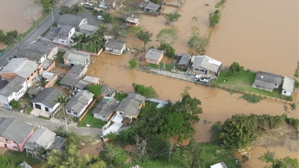 Tempestades severas deixam 11 municípios em situação de emergência em SC Tempestades severas deixam 11 municípios em situação de emergência em SC