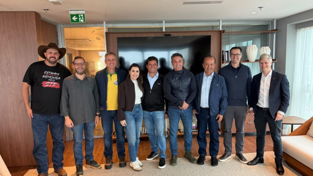 Moro, Jorginho Mello e Zucco se encontram em Porto Alegre para receber Flávio Bolsonaro Moro, Jorginho Mello e Zucco se encontram em Porto Alegre para receber Flávio Bolsonaro
