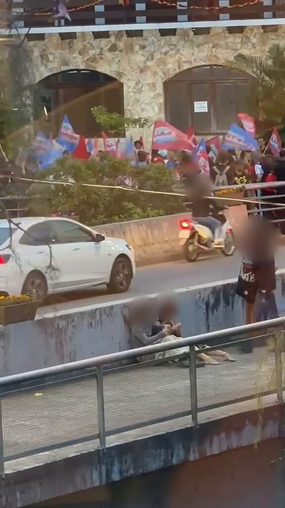 Homem se revolta ao flagrar jovens em atitude suspeita durante ato pró-Lula em Blumenau